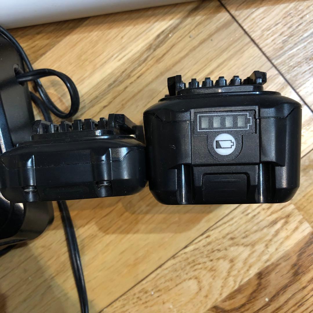 マキタMakita DC10SA コードレス掃除機 本体 バッテリー2個充電器