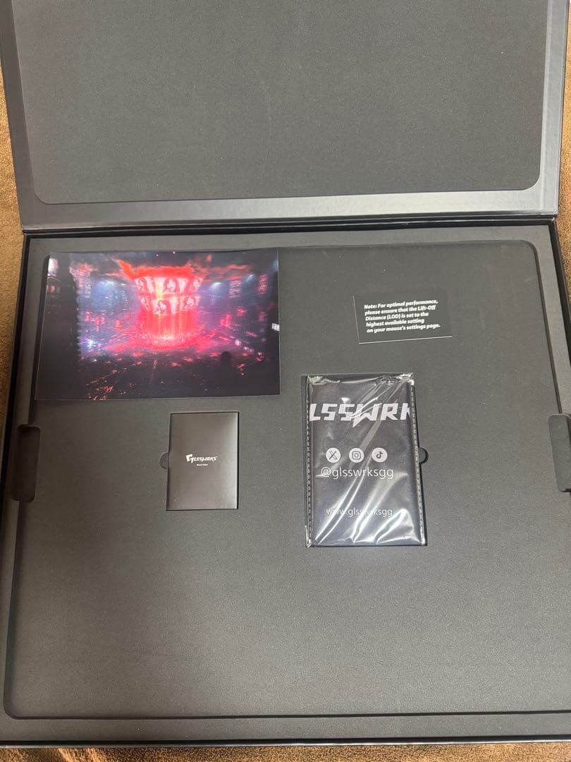 GLSSWRKS HANA　ガラスマウスパッド