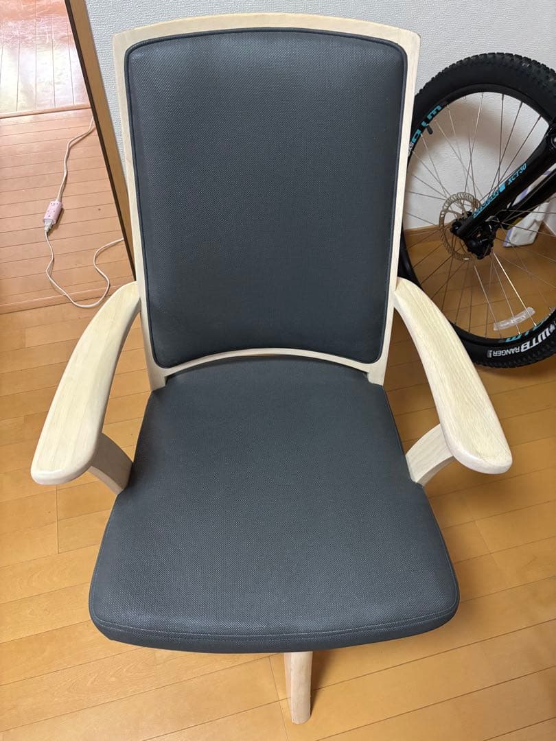 ダークグレー 回転式　椅子