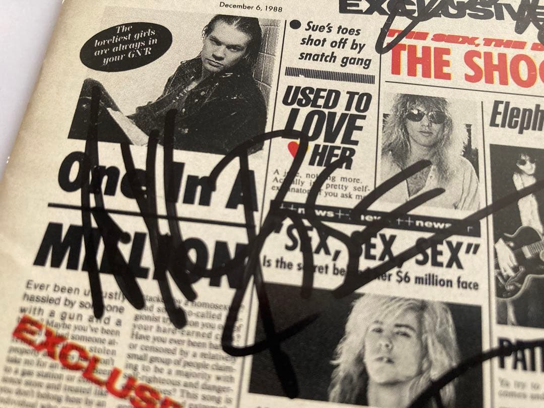 レアGuns N' Roses サインCD ガンズアンドローゼズ　アクセルローズ