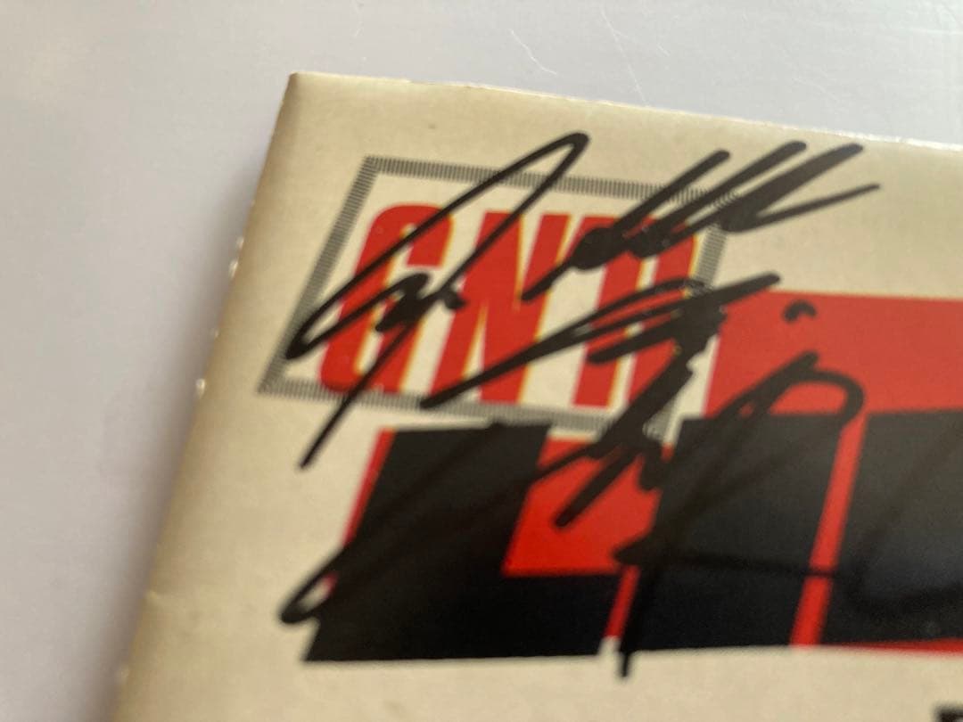 レアGuns N' Roses サインCD ガンズアンドローゼズ　アクセルローズ