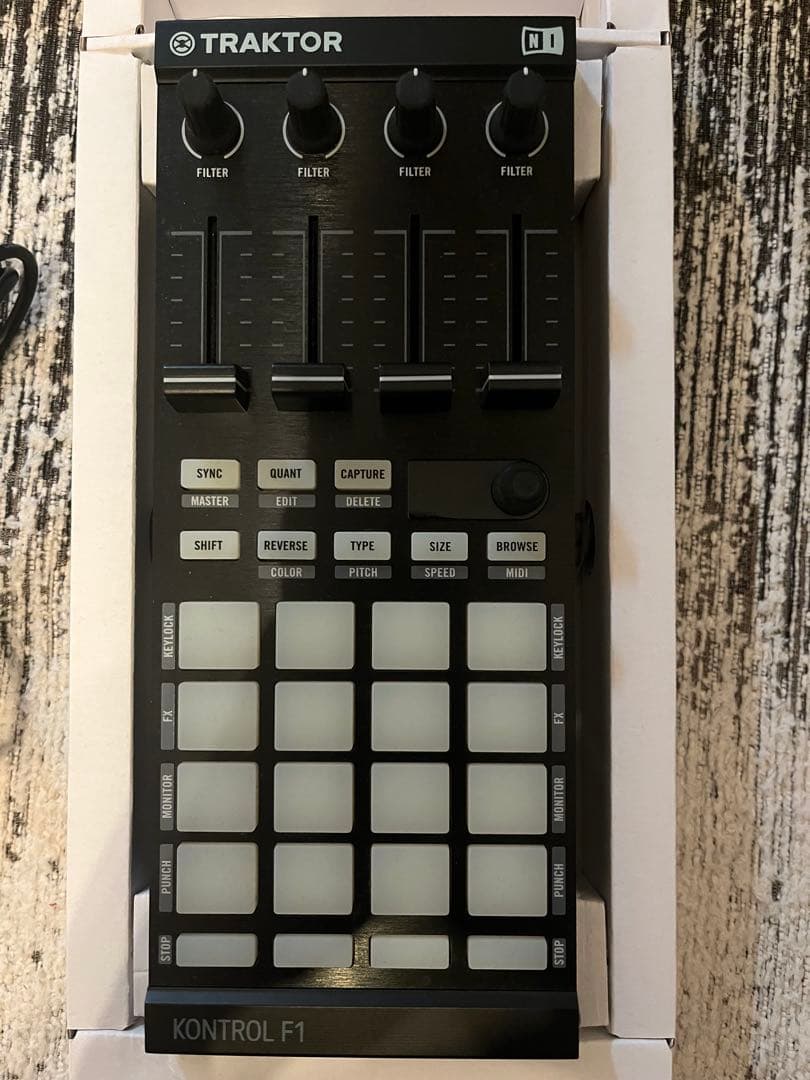 DJ機材 TRAKTOR KONTROL F1