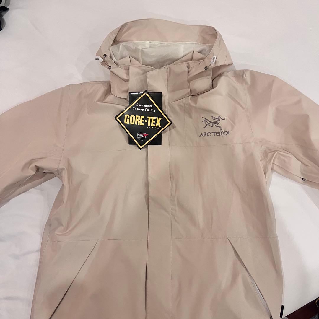 アイボリー　ウィンドブレーカー　ゴアテックス　新品未　マウンテンパーカー