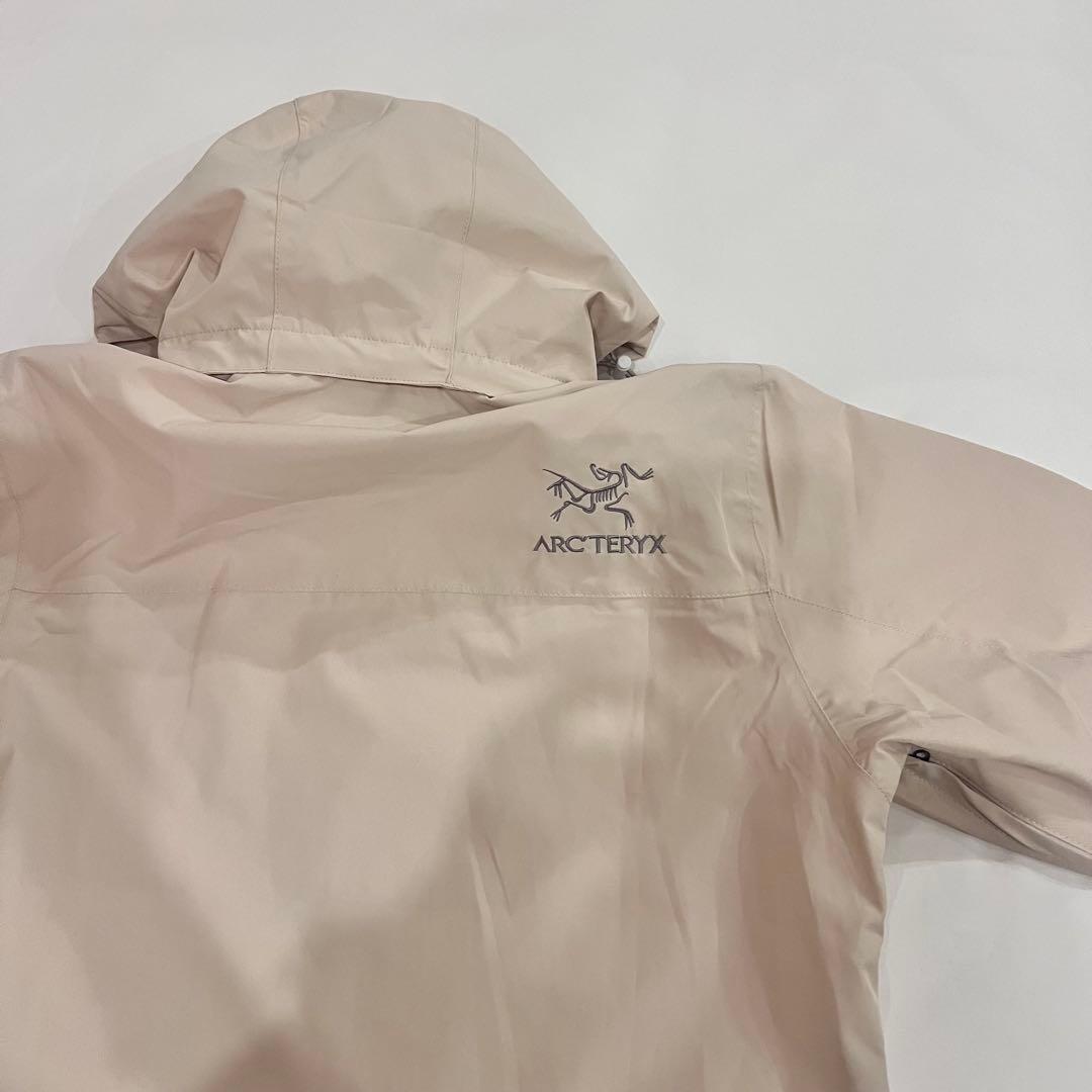 アイボリー　ウィンドブレーカー　ゴアテックス　新品未　マウンテンパーカー