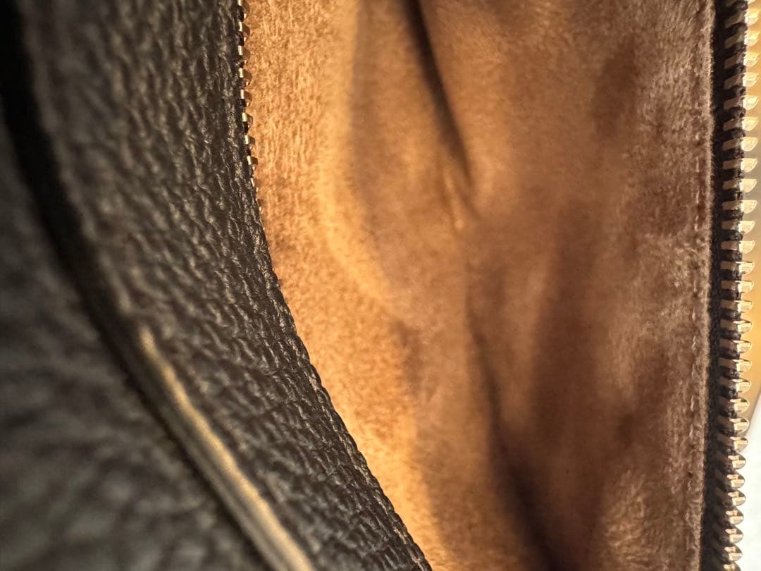 リアム クロスボディバッグ シュリンクレザー ボナベンチュラ