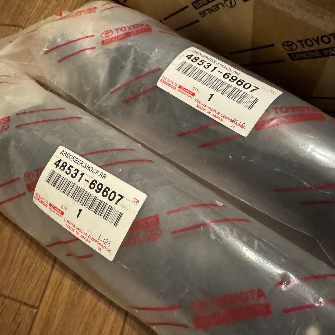 トヨタ純正KZJ95ランドクルーザープラド用ショック前後1台分