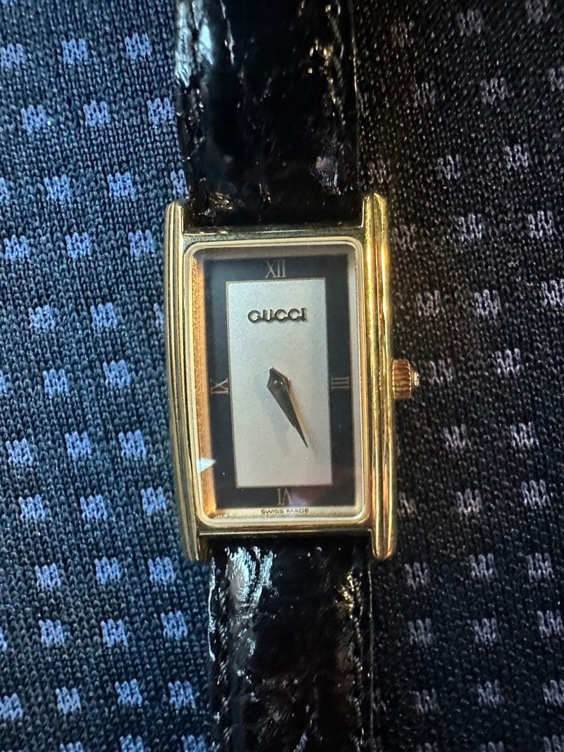 GUCCI レザー ストラップ 時計 2600 L