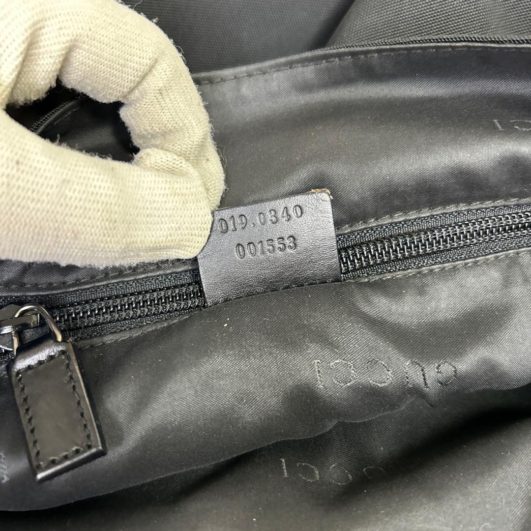 GUCCI ロゴ　ナイロン ショルダーバッグ　メッセンジャーバッグ　ブラック