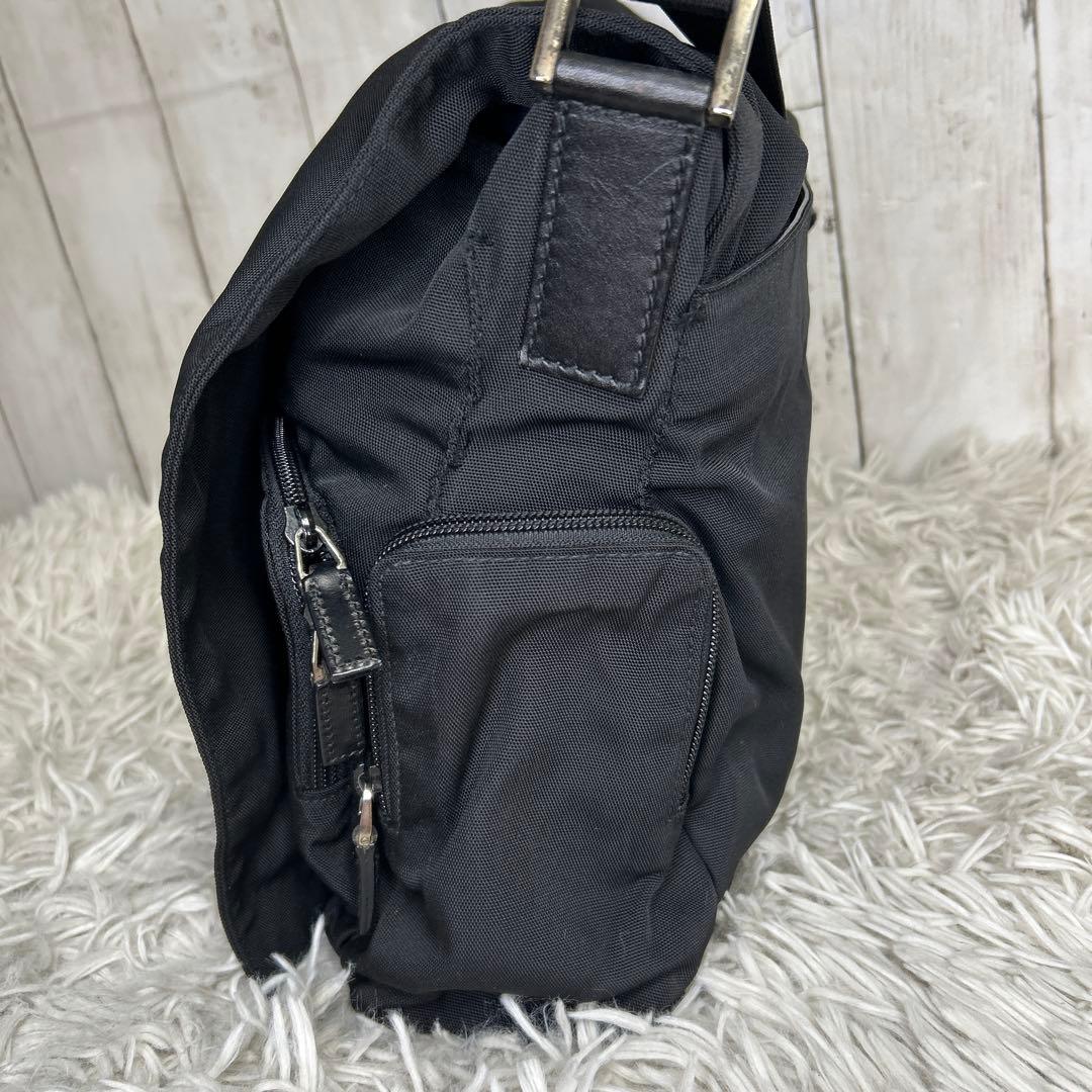 GUCCI ロゴ　ナイロン ショルダーバッグ　メッセンジャーバッグ　ブラック