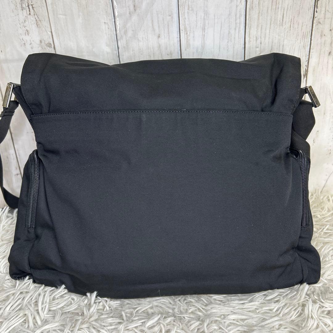 GUCCI ロゴ　ナイロン ショルダーバッグ　メッセンジャーバッグ　ブラック