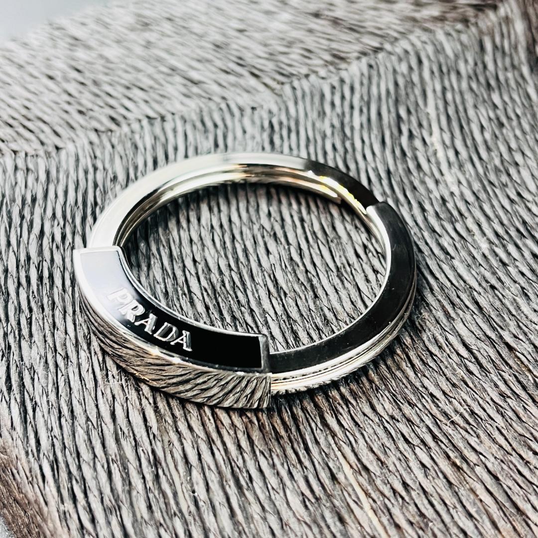PRADA プラダ キーリング キーホルダー メンズ シルバー ブラック リング