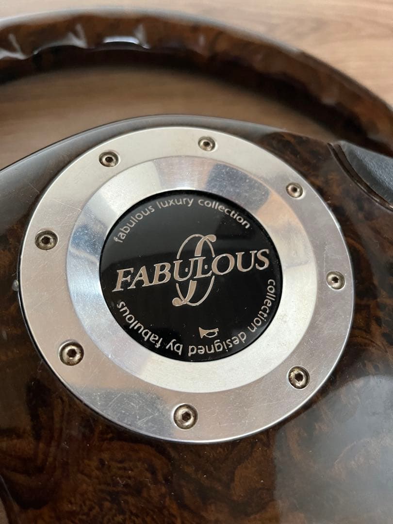 FABULOUS ステアリングホイール