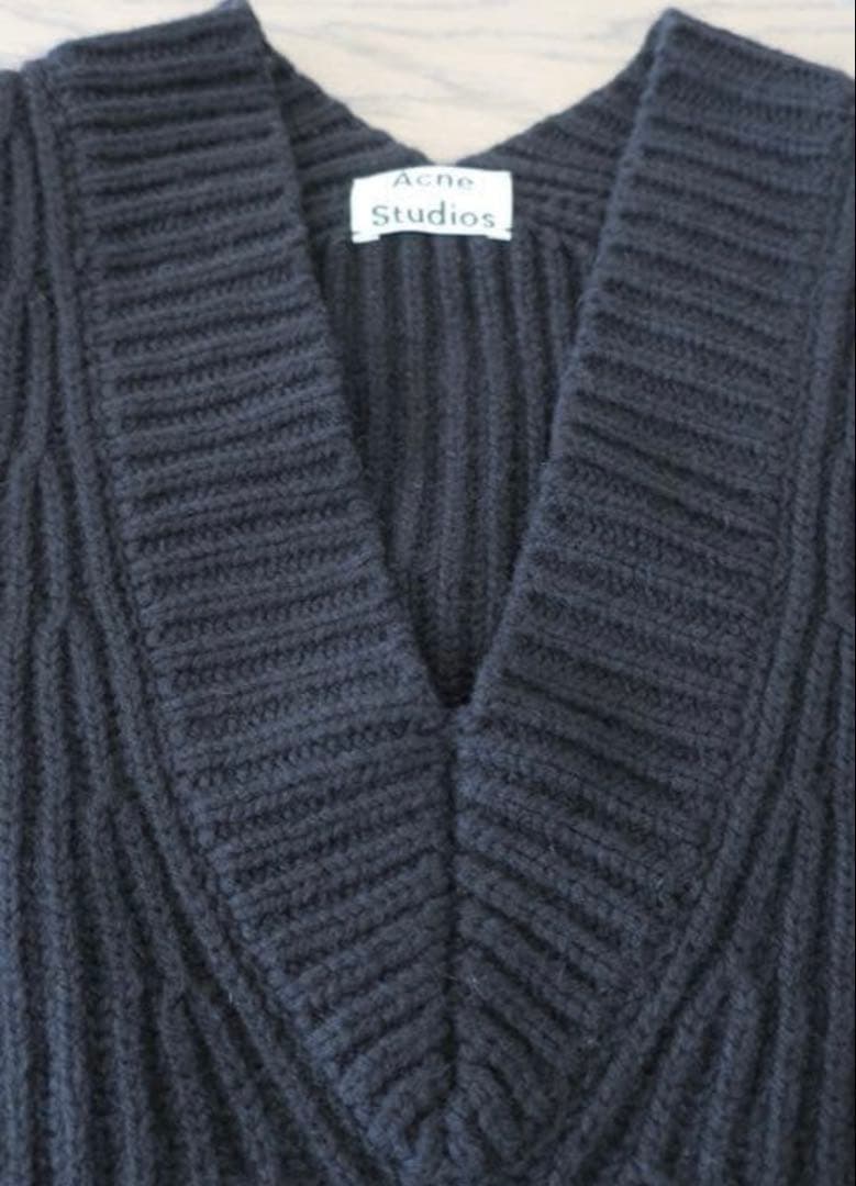 【美品】Acne Studies アクネストゥディオズ Ｖネックニット