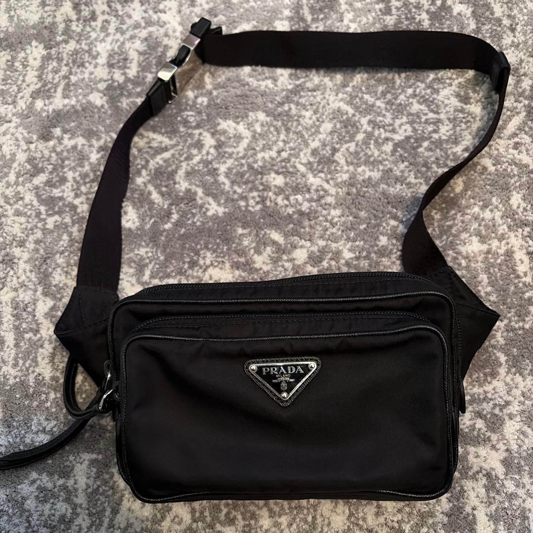 PRADA ボディバック