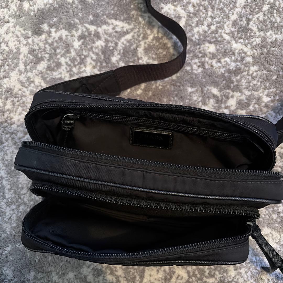 PRADA ボディバック