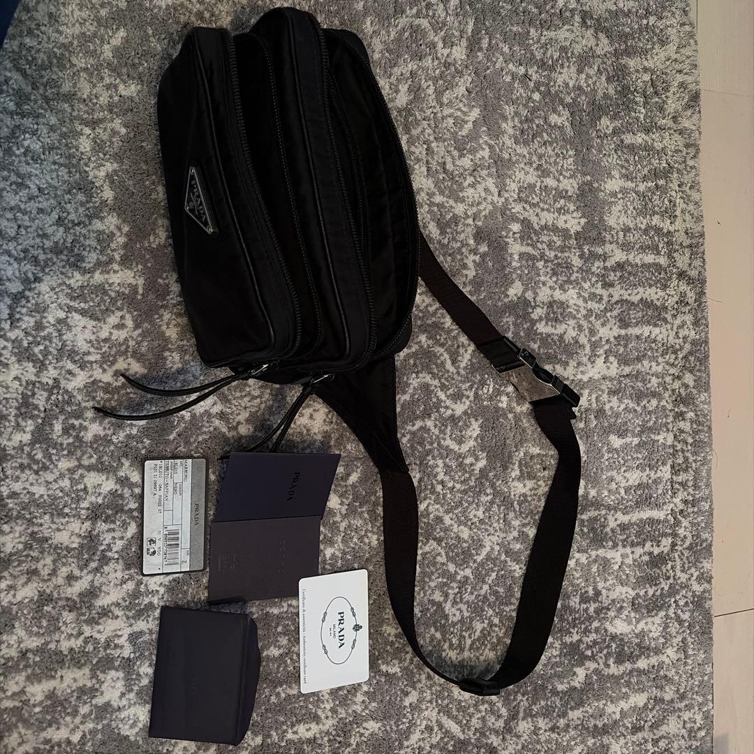 PRADA ボディバック