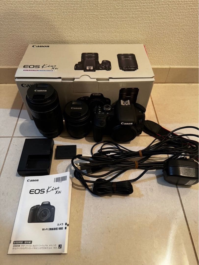 新品未使用　Canon EOS KISS X9i Wズームキット