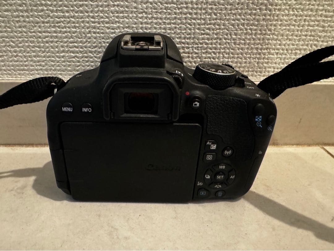 新品未使用　Canon EOS KISS X9i Wズームキット