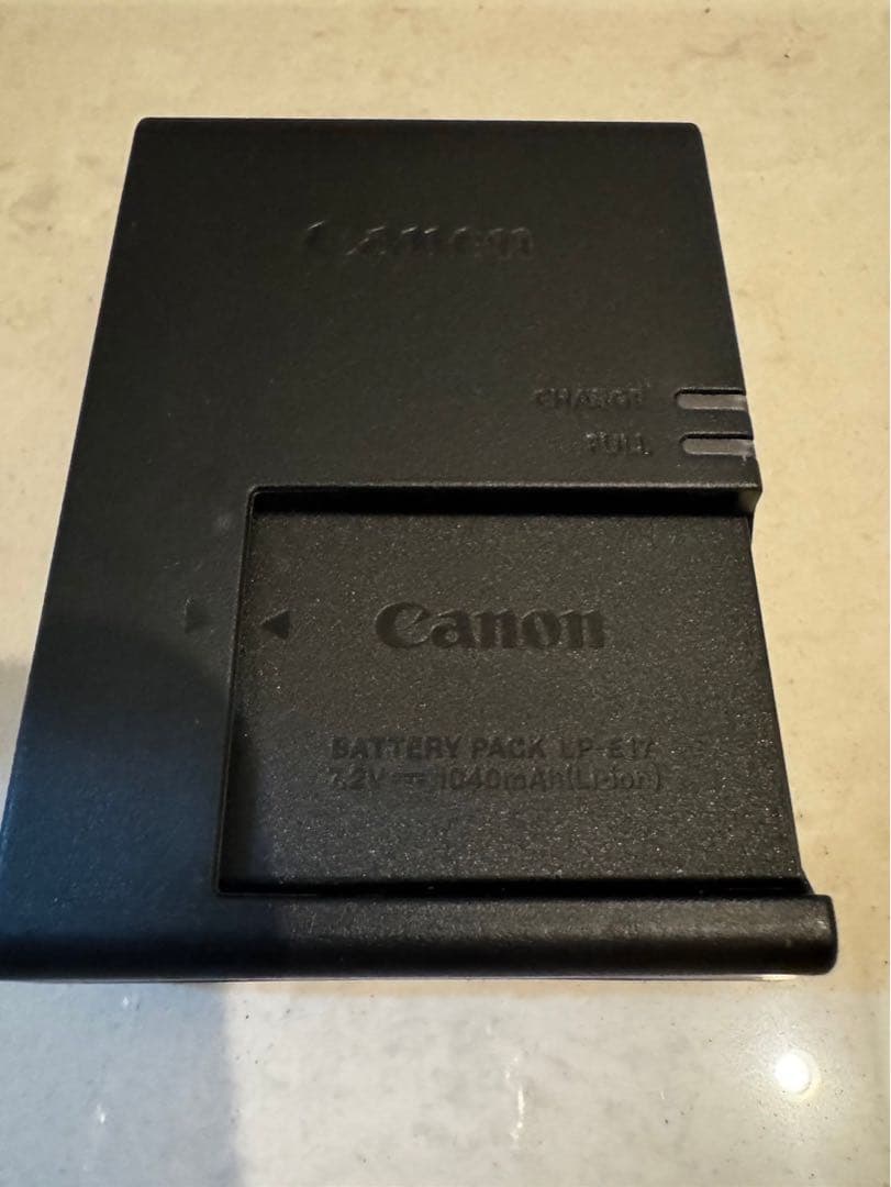 新品未使用　Canon EOS KISS X9i Wズームキット