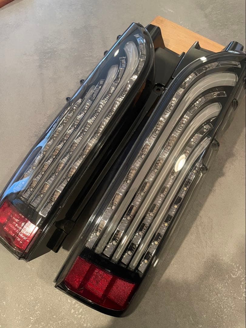 ハイエース1〜6型対応 FLEX 煌ブラック レッドテールランプ美品