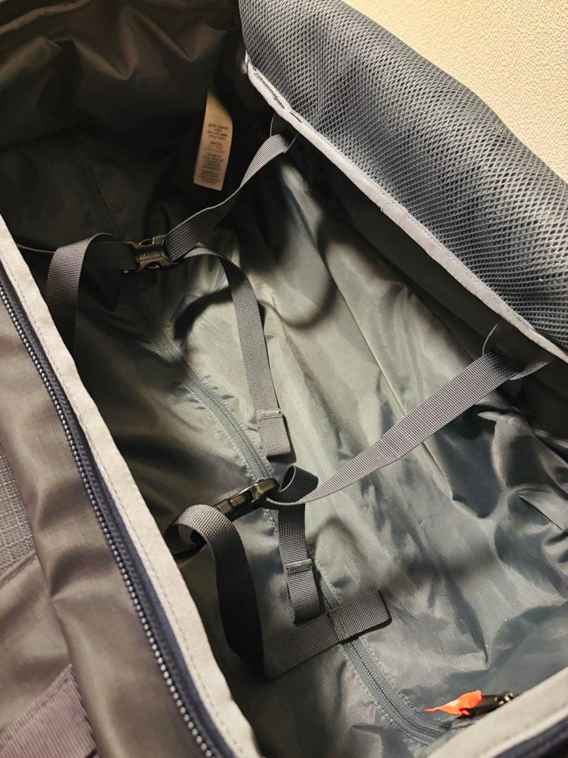 Patagonia ブラックホール・ウィールド・ダッフル 40L