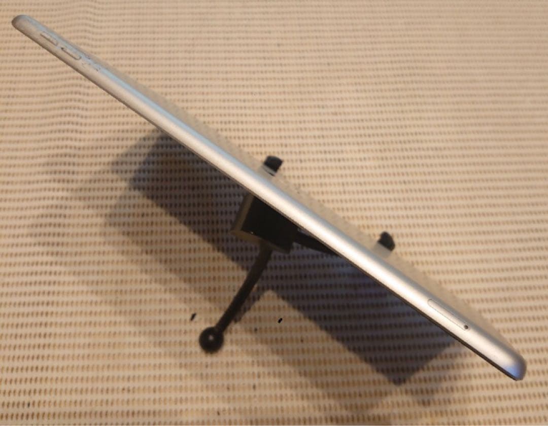 完動品SIMフリーiPad第9世代(A2604)本体64GB送料込4424T