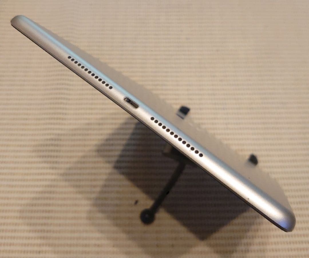 完動品SIMフリーiPad第9世代(A2604)本体64GB送料込4424T