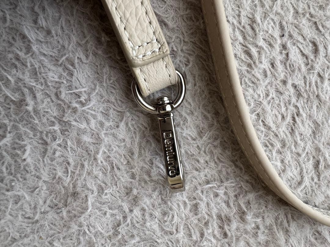 DEMIU　BALLON iPhone15ProMax ベージュ　ストラップ