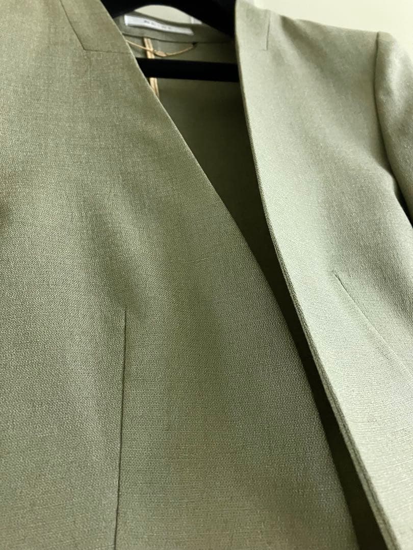 〓BEIGE,〓 khaki ノーカラー ボタンレス セットアップ スーツ