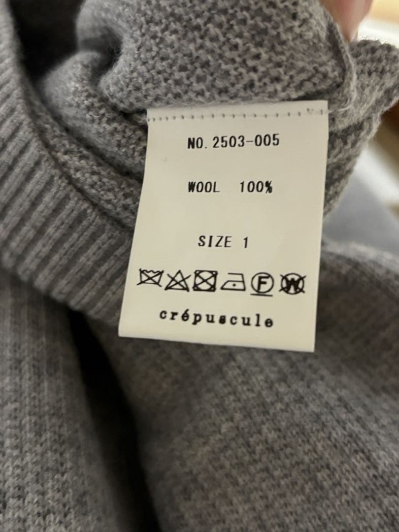 新品crepuscule(クレプスキュール) V neck p/o \"GRAY\"
