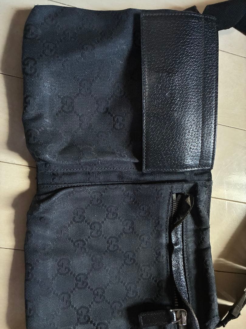 GUCCI ブラック ショルダーバッグ