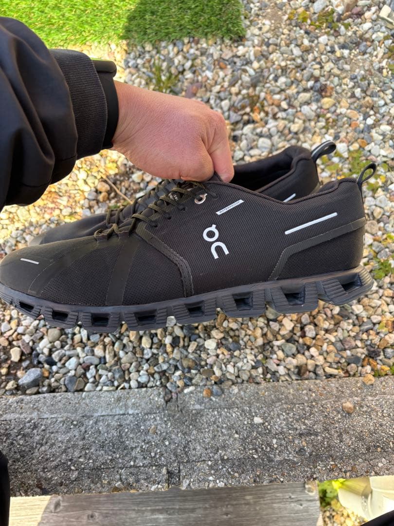 靴 On CLOUD 5 WATERPROOF