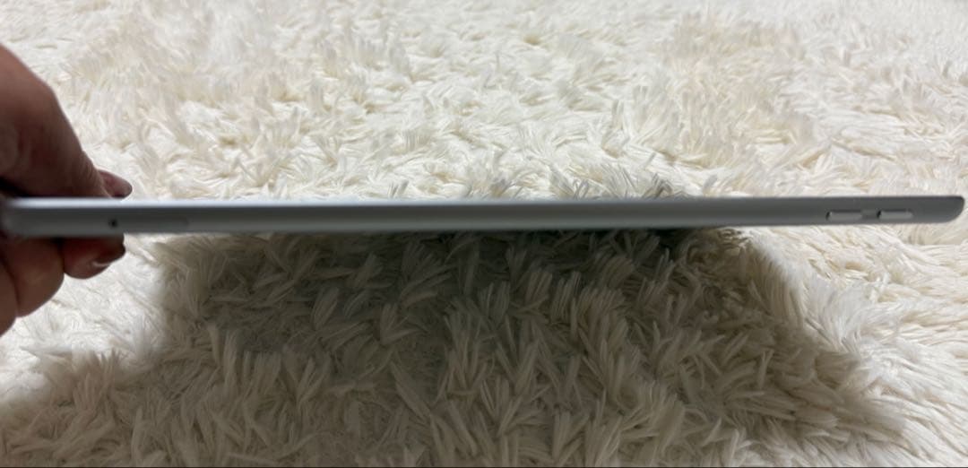 iPad 第6世代 (9.7インチ) 32GB WiFi + セルラー