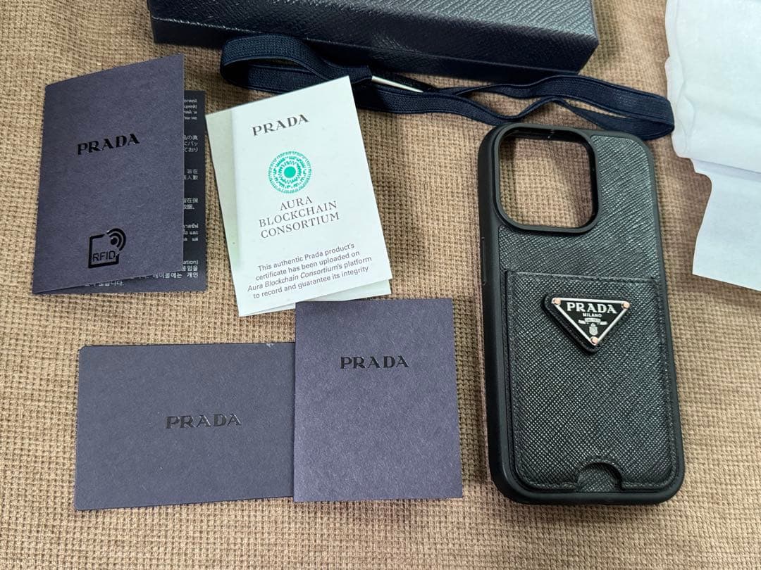 ★美品　PRADA プラダ　iPhone 15Pro ケース★