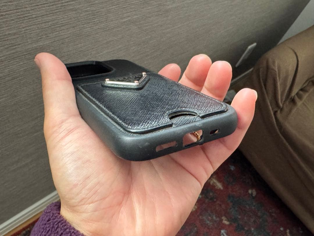 ★美品　PRADA プラダ　iPhone 15Pro ケース★