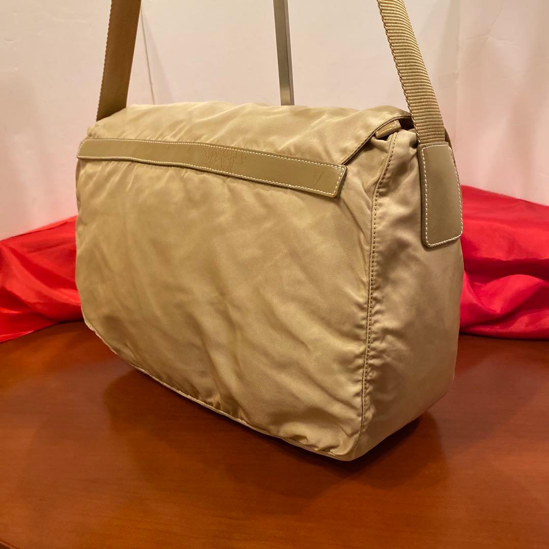 PRADA ショルダーバッグ　ベージュ　テスート　三角ロゴメッセンジャー男女兼用