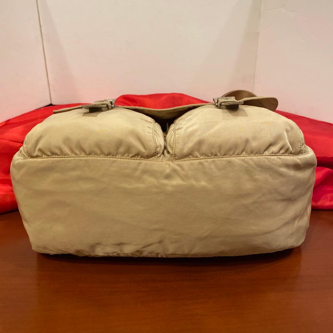 PRADA ショルダーバッグ　ベージュ　テスート　三角ロゴメッセンジャー男女兼用