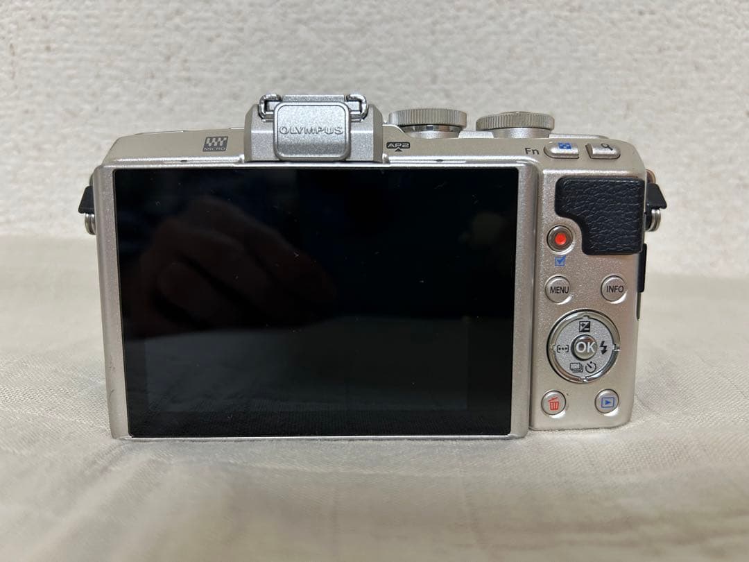 OLYMPUS PEN E-PL7 シルバー