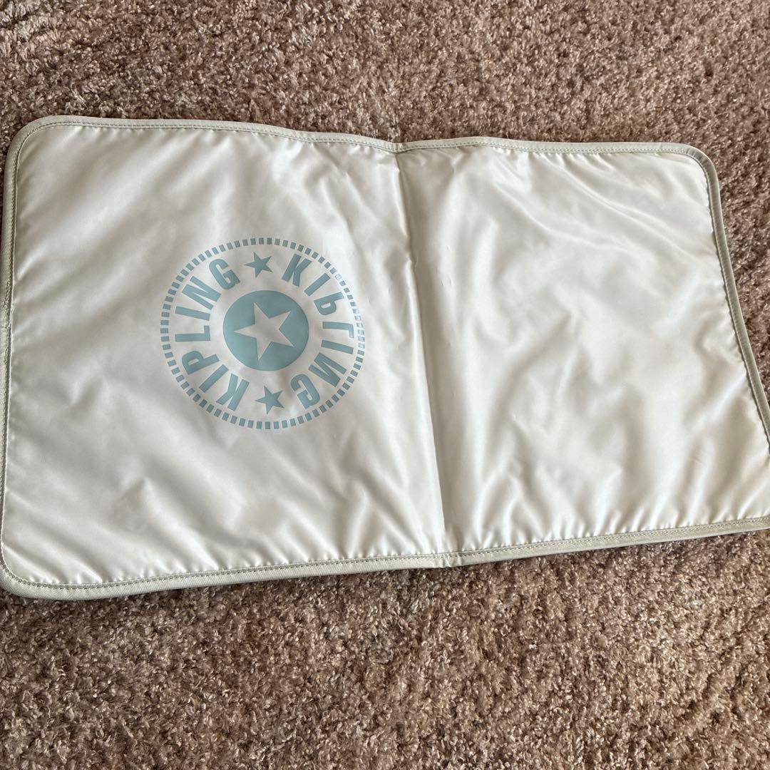 ライトグレー マザーズバッグ