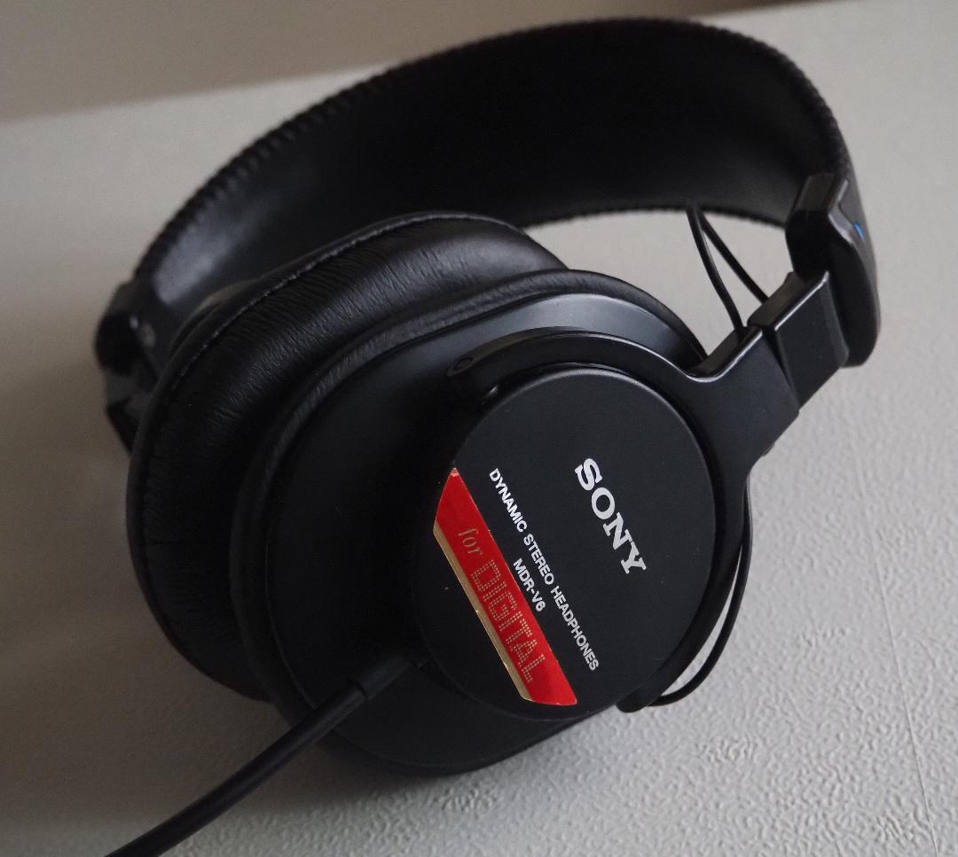 値下げしました！【業務＆リスニング用】Sony MDR-V6　中古・新品パット】