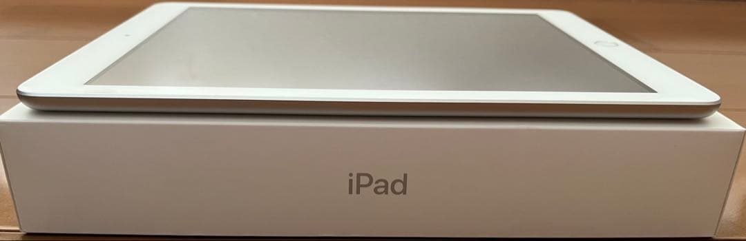 Apple iPad 第5世代 32GB Wi-Fiモデル シルバー