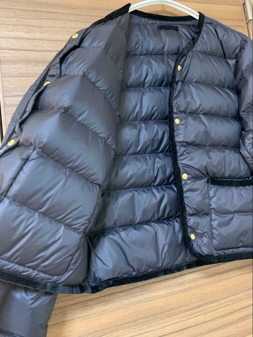 SHIPS別注TAION パイピング ノーカラー ダウン ジャケット タイオン