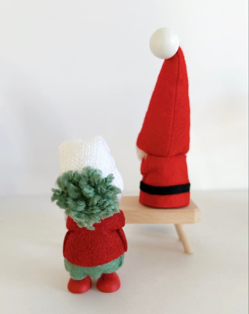 ノルディカニッセ ネコを抱えたサンタ&ネコを抱えた女の子