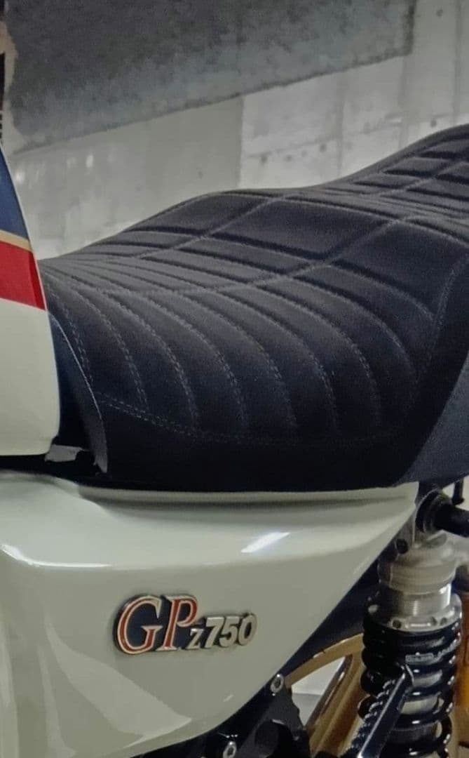 Z750GP　シート　低反発　ゲルザブ加工済　アルカンターラ　スエード　極美品