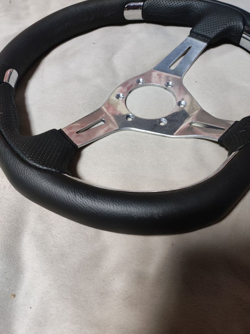 い*か様 希少　NARDI　カリスタ？　FET刻印　イタリア　　D型　ホーンボタ