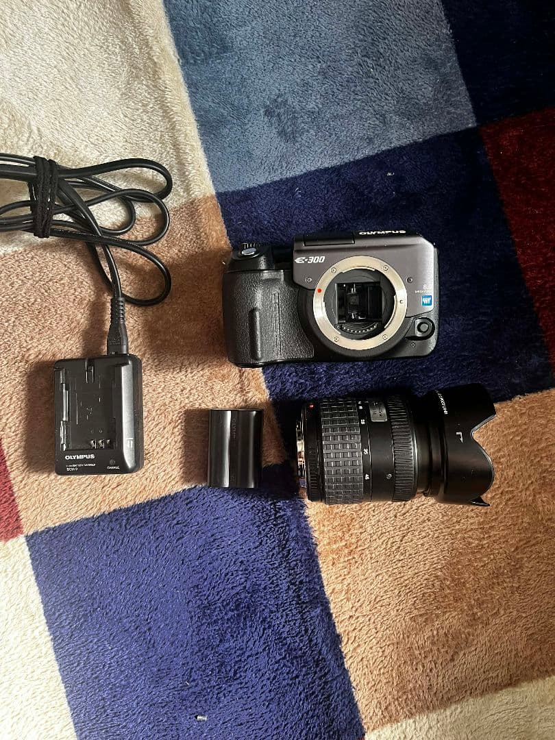 Olympus E-300 デジタルカメラ 本体と付属品