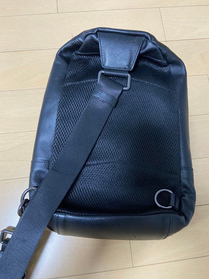 COACH ボディバッグ ストライプ 黒・グレー