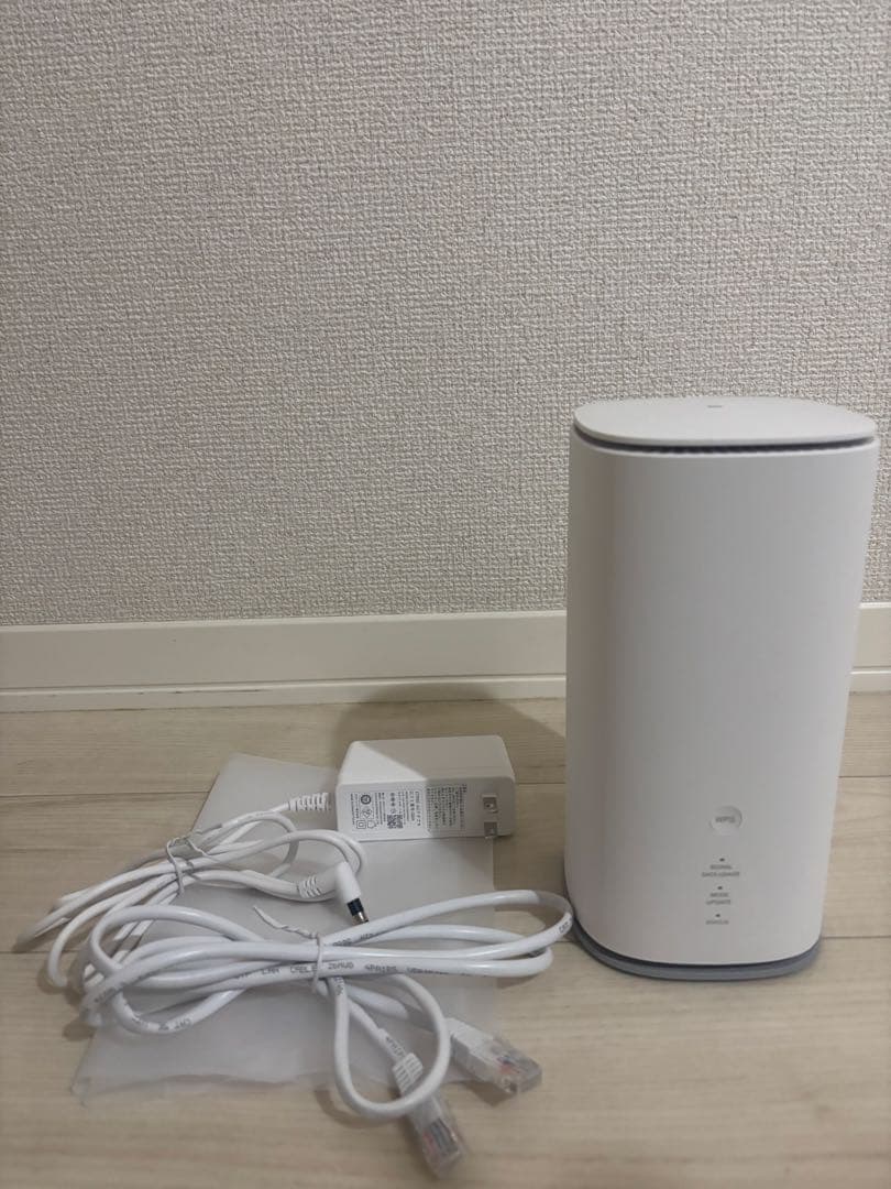 KT WiMAX ホワイト ルーター 本体と付属品