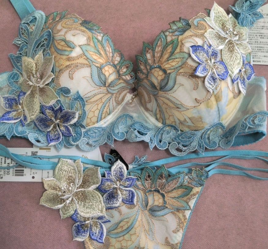 サルート　新品未使用　80g　アラジン　ブラD70　ソングM　ホワイト　水色