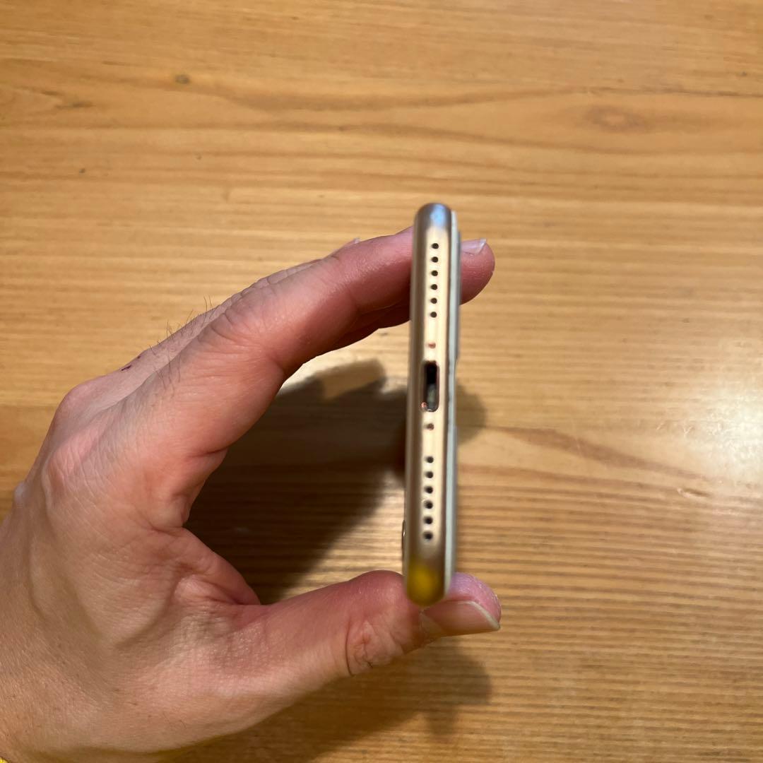 iPhone8 ゴールド